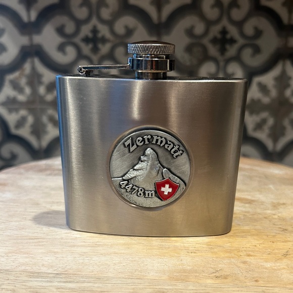 FLASK- STAINLESS STEEL FROM ZERMATT SWITZERLAND- MATTERHORN 4578M- COLLECTOR - Picture 1 of 5